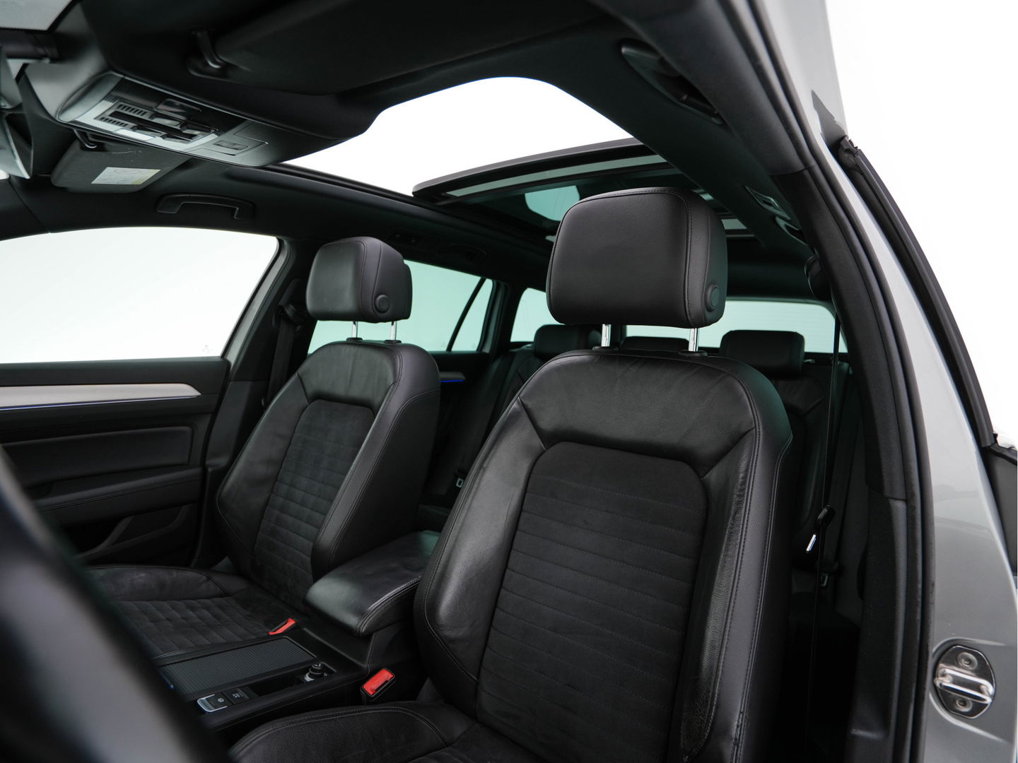 Volkswagen Passat Variant 1.4 TSI GTE Highline Plug-in Aut. *PANO | LEATHER-ALCANTARA | FULL-LED | CAMERA | NAVI-FULLMAP | ADAPTIVE-CRUISE | HEATED-ERGONOMIC-SPORTSEATS | KEYLESS | PDC | ECC | PRIVACY-GLASS | TOWBAR | AMBIENT-LIGHT | KEYLESS | ..