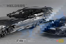 BMW 3 Serie - 330i xDrive Lane ACC Black 18' M Stuur