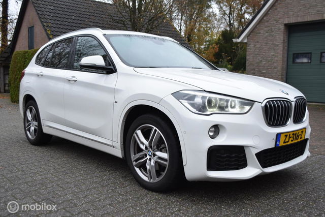 BMW X1 - sDrive18i aut High Exe M Sport voll