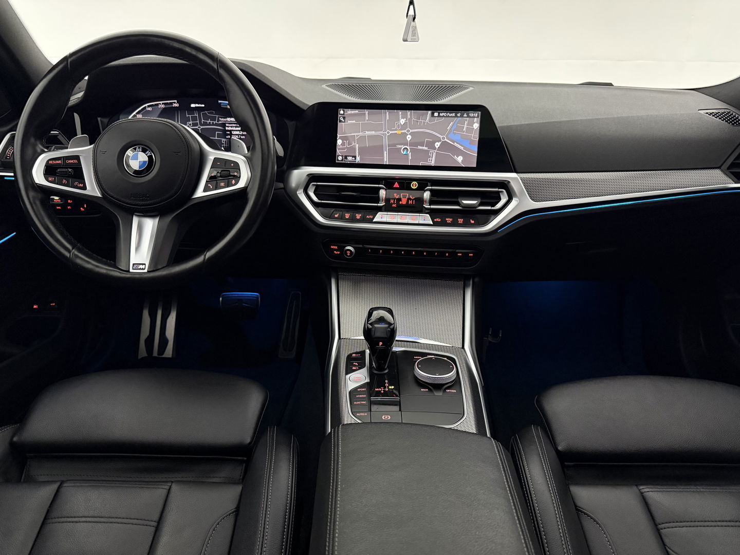 BMW 3-serie 330e High Executive M-Sport | SOH 90% | BMW Laser | Pano | Virtual | Camera | Carplay | HuD | Sfeer | Stoelverw. | Trekh.