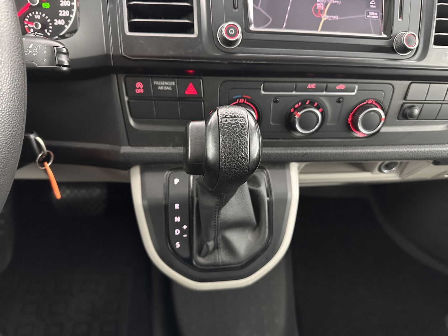 Volkswagen Transporter 2.0 TDI L1H2 Comfortline *NAVI-FULLMAP | AIRCO | CRUISE | CAMERA | COMFORT-SEATS | PDC | TOWBAR*