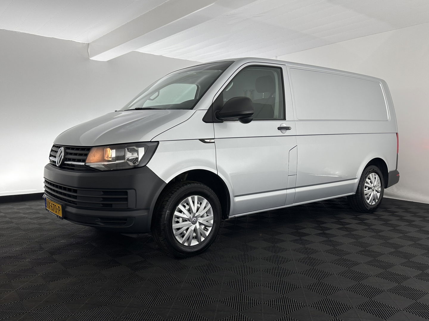 Volkswagen Transporter 2.0 TDI L1H2 Comfortline *NAVI-FULLMAP | AIRCO | CRUISE | CAMERA | COMFORT-SEATS | PDC | TOWBAR*