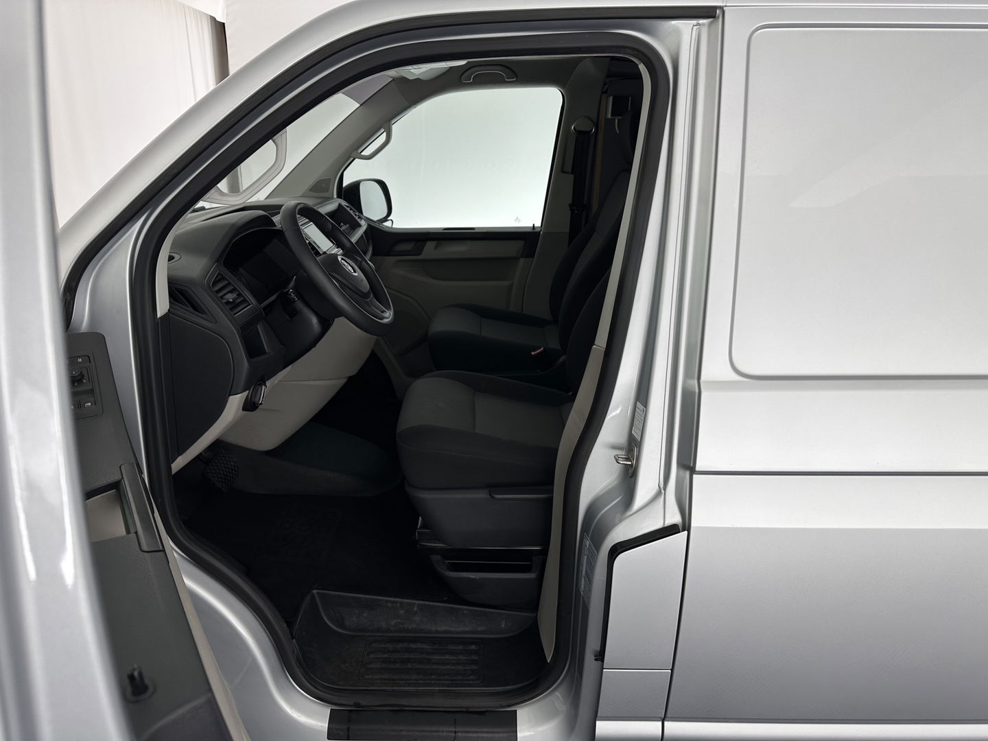 Volkswagen Transporter 2.0 TDI L1H2 Comfortline *NAVI-FULLMAP | AIRCO | CRUISE | CAMERA | COMFORT-SEATS | PDC | TOWBAR*