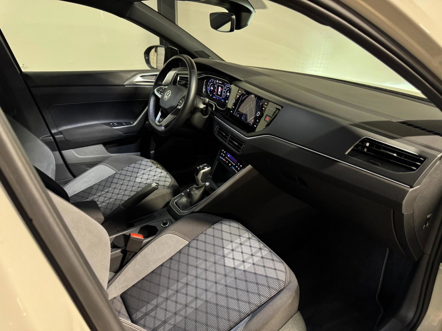 Volkswagen Taigo 1.5 TSI 3x R-Line PANO KEYLESS VOL'