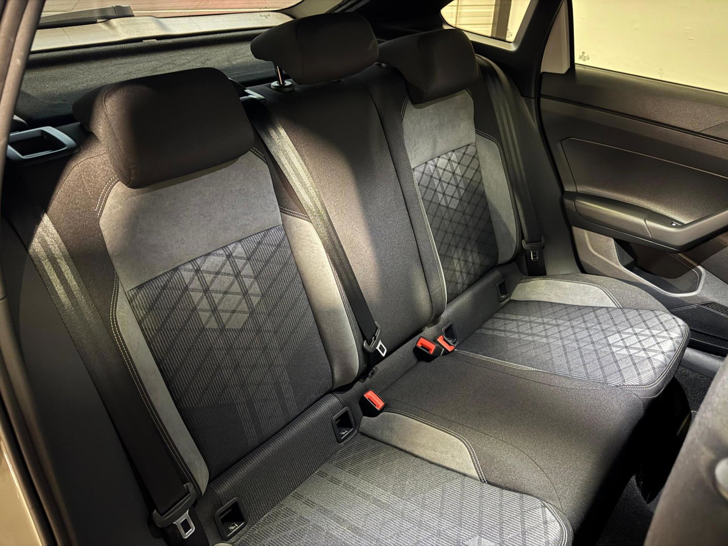 Volkswagen Taigo 1.5 TSI 3x R-Line PANO KEYLESS VOL'