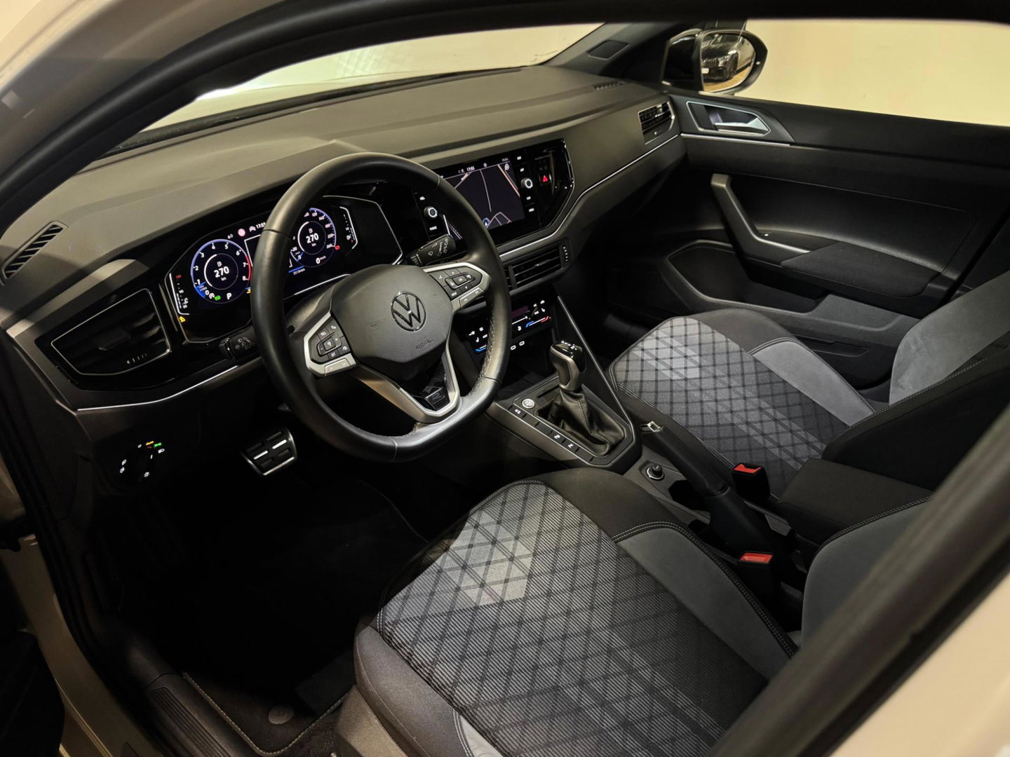 Volkswagen Taigo 1.5 TSI 3x R-Line PANO KEYLESS VOL'