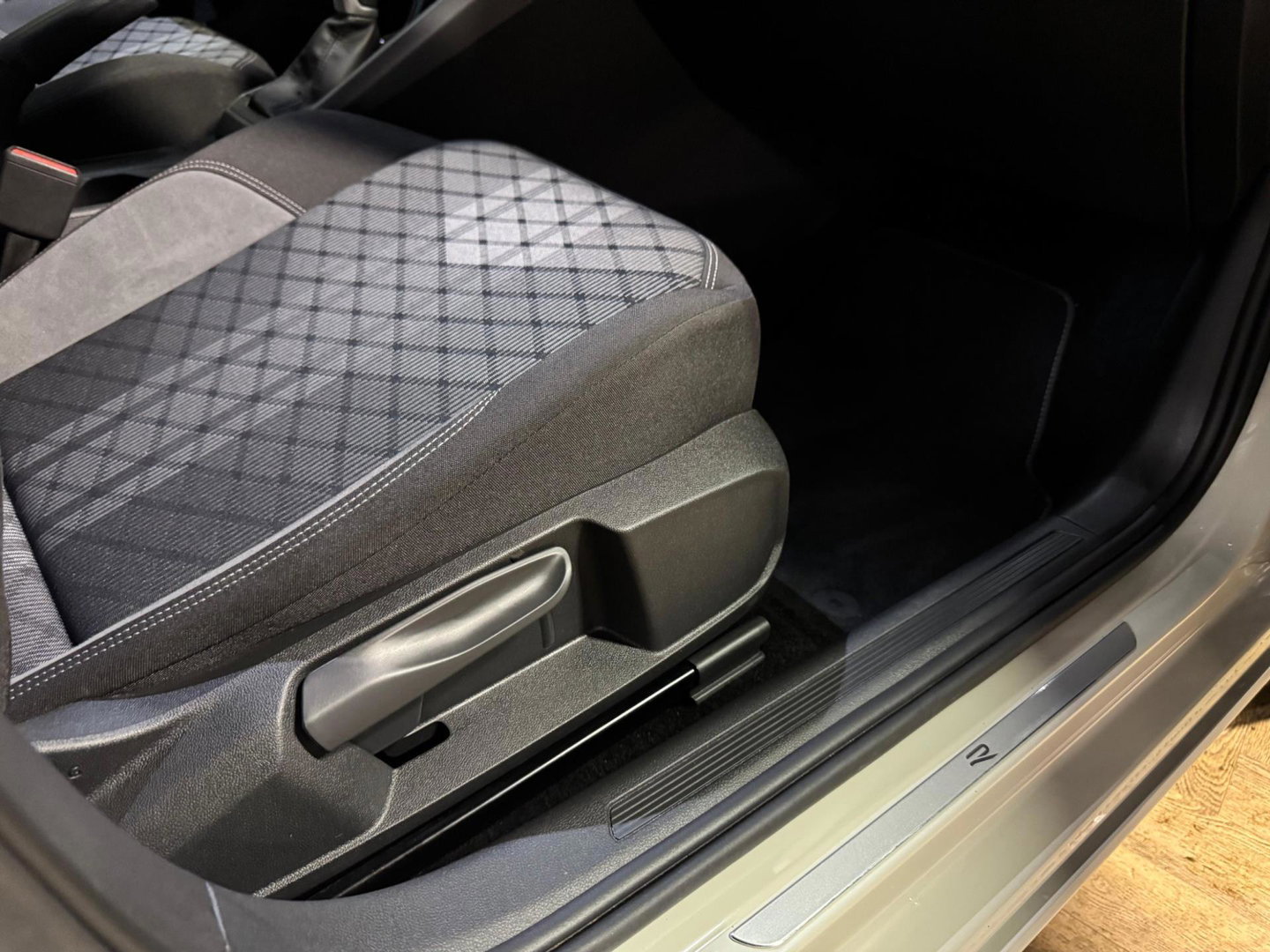 Volkswagen Taigo 1.5 TSI 3x R-Line PANO KEYLESS VOL'