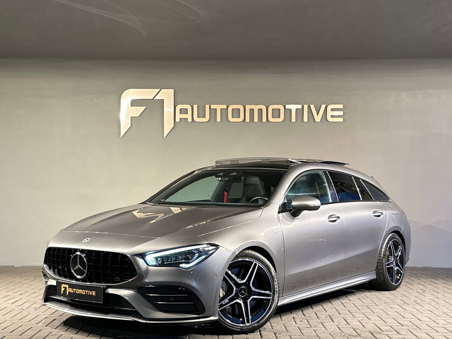 Mercedes-Benz CLA-Klasse Shooting Brake AMG 35 4MATIC Pano