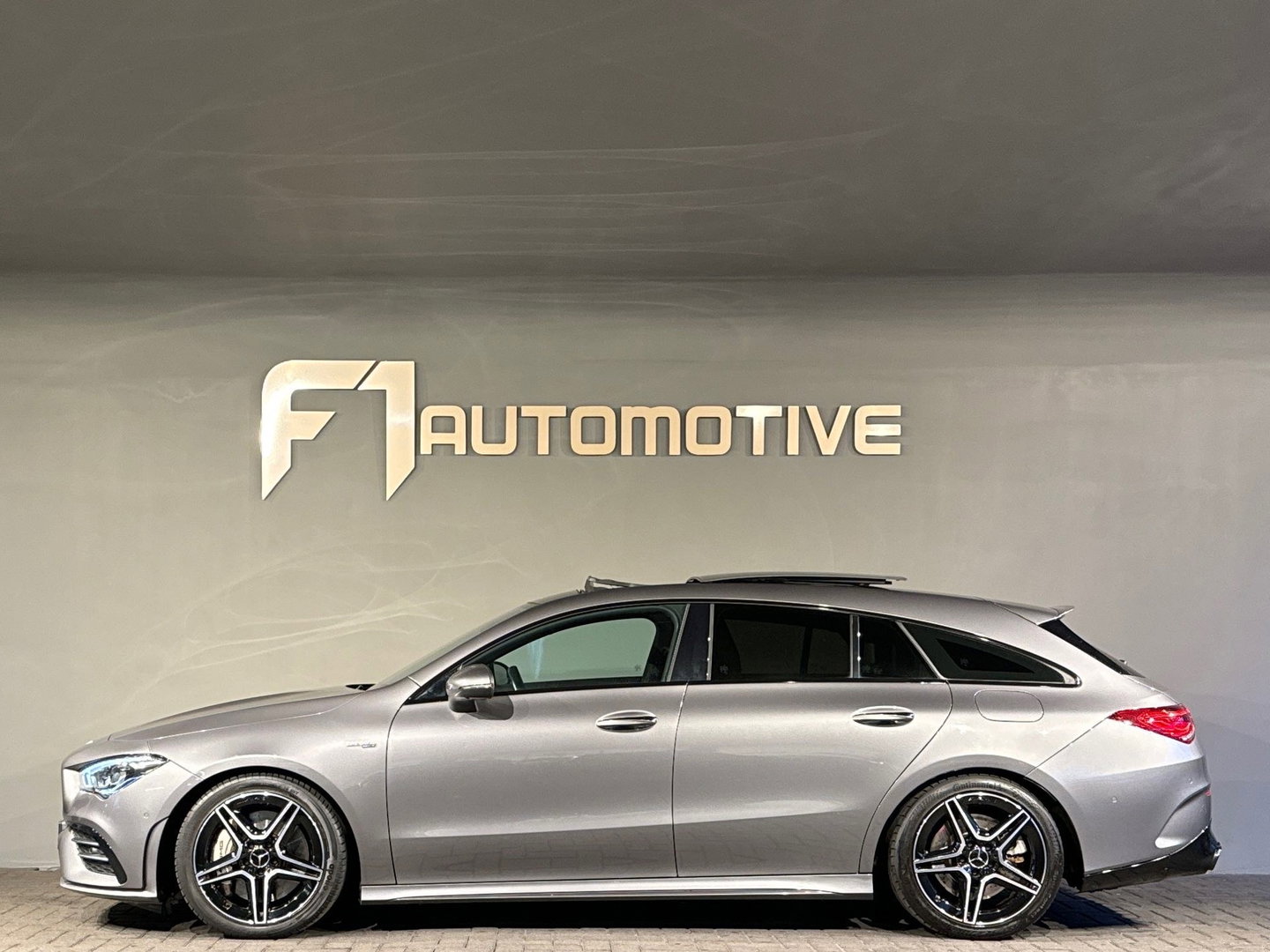 Mercedes-Benz CLA-Klasse Shooting Brake AMG 35 4MATIC Pano