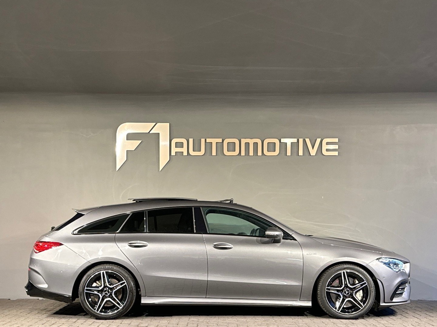 Mercedes-Benz CLA-Klasse Shooting Brake AMG 35 4MATIC Pano