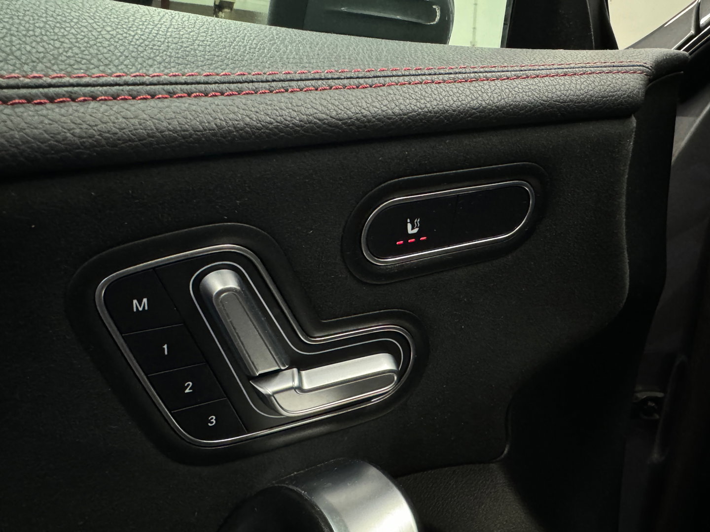 Mercedes-Benz CLA-Klasse Shooting Brake AMG 35 4MATIC Pano