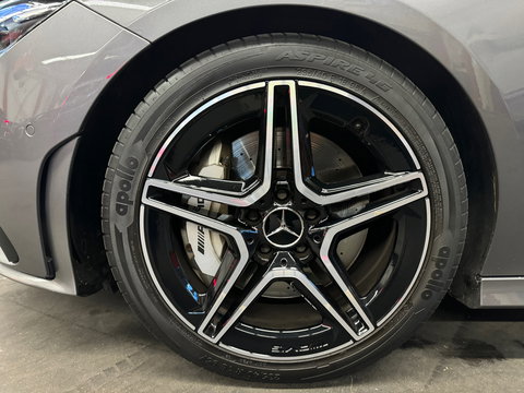 Mercedes-Benz CLA-Klasse Shooting Brake AMG 35 4MATIC Pano