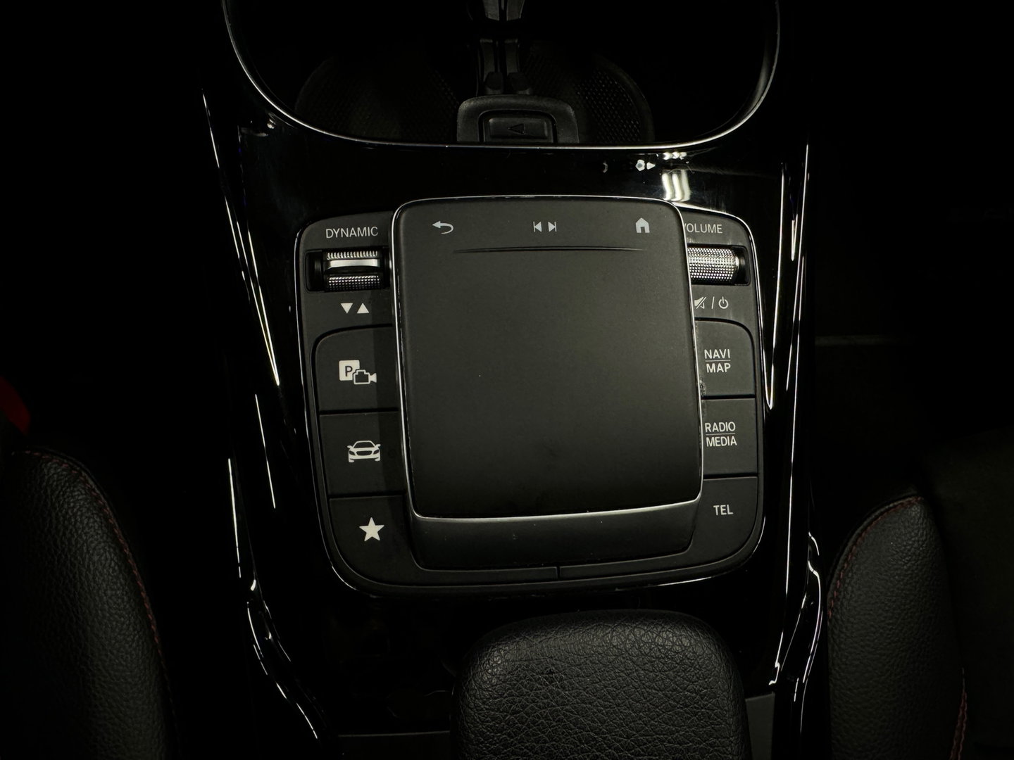 Mercedes-Benz CLA-Klasse Shooting Brake AMG 35 4MATIC Pano