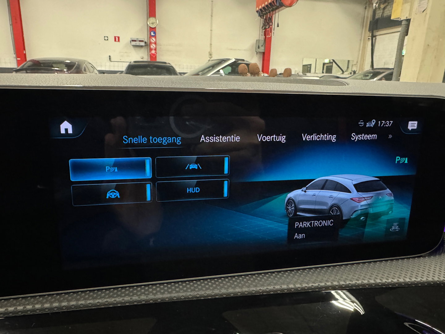 Mercedes-Benz CLA-Klasse Shooting Brake AMG 35 4MATIC Pano