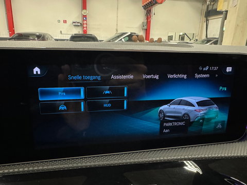 Mercedes-Benz CLA-Klasse Shooting Brake AMG 35 4MATIC Pano