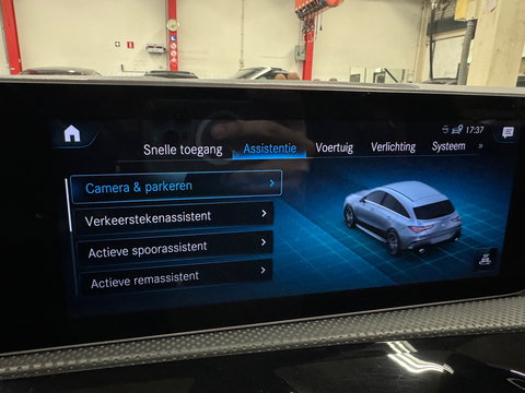 Mercedes-Benz CLA-Klasse Shooting Brake AMG 35 4MATIC Pano