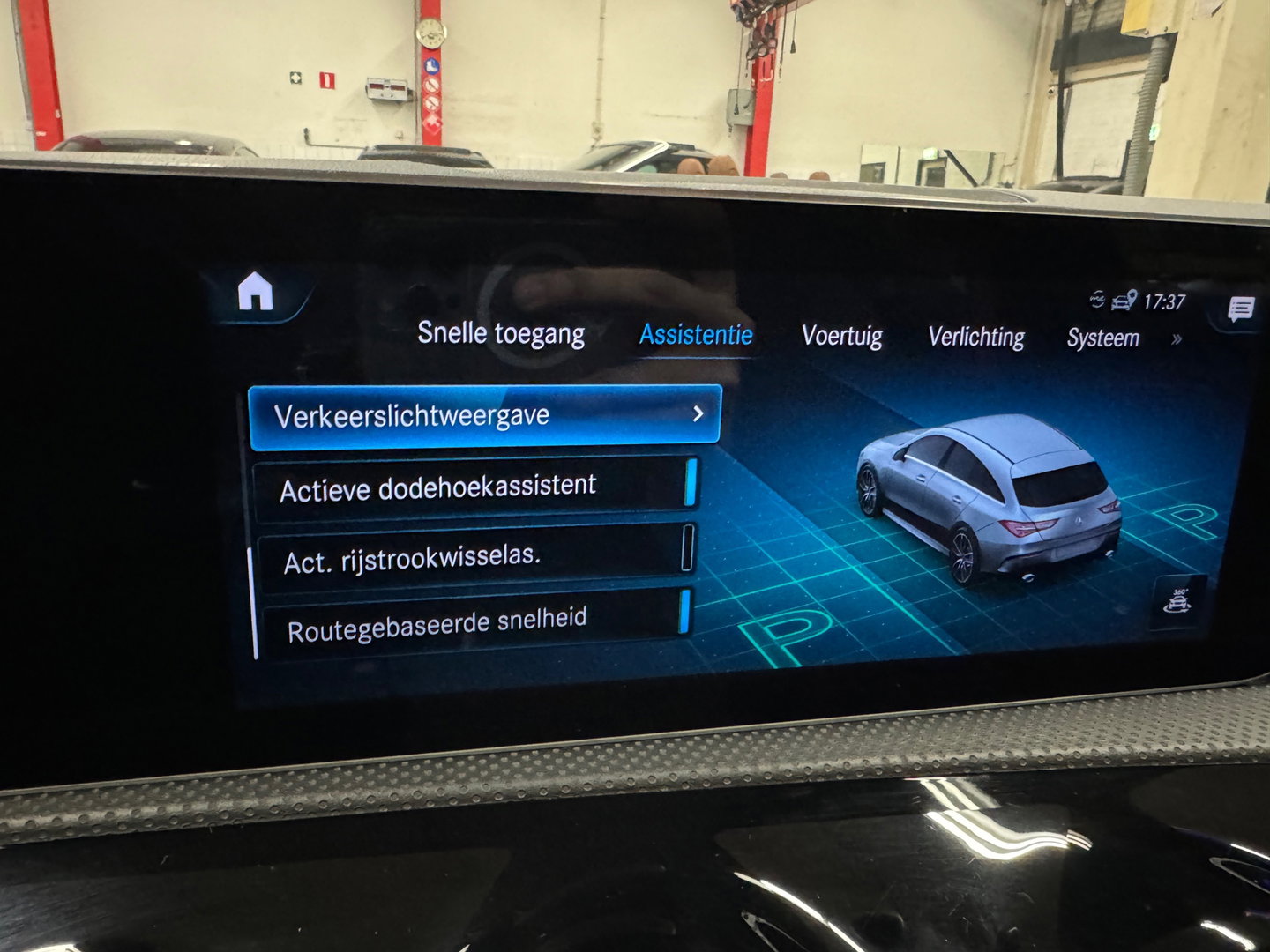 Mercedes-Benz CLA-Klasse Shooting Brake AMG 35 4MATIC Pano