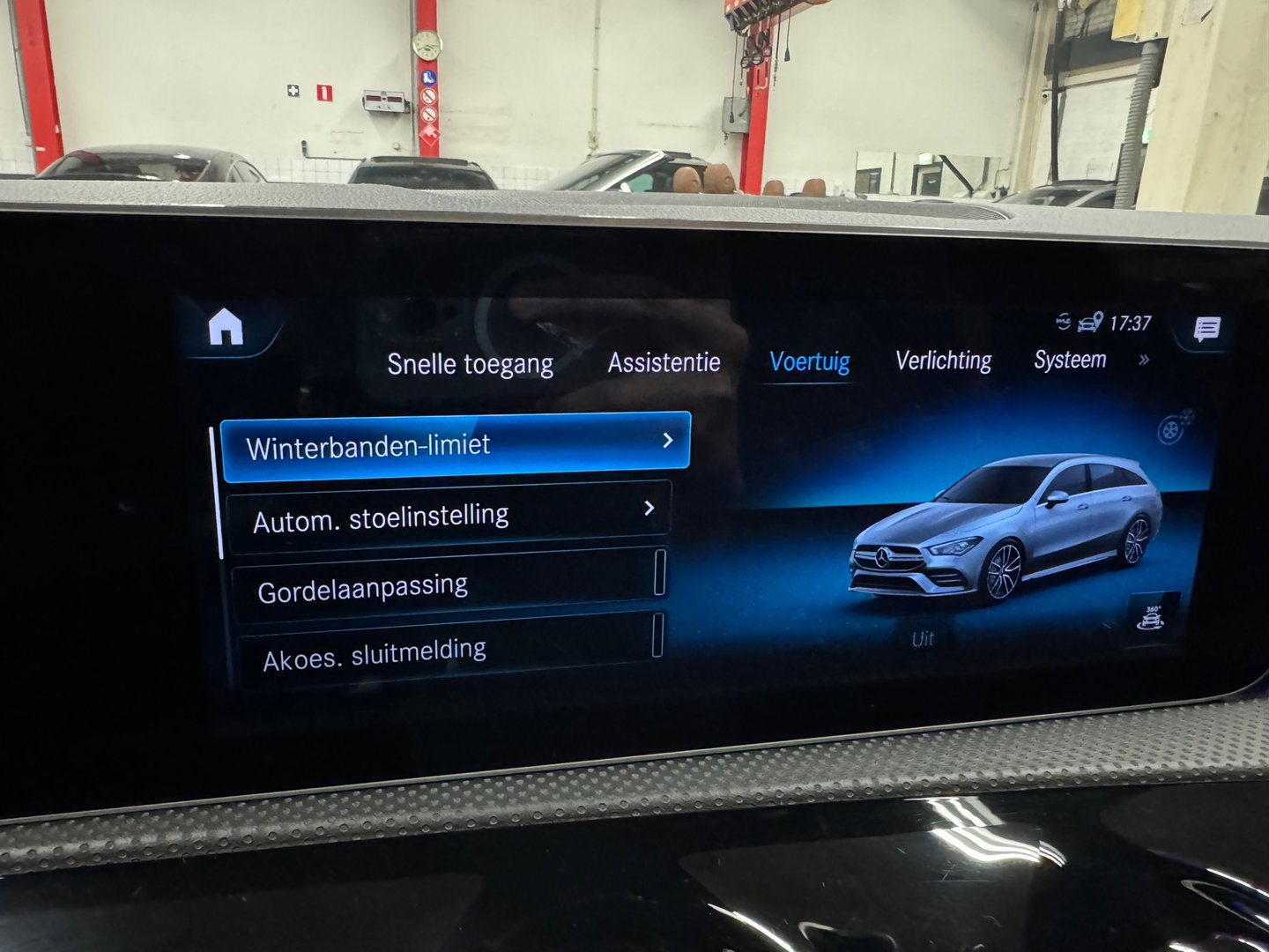 Mercedes-Benz CLA-Klasse Shooting Brake AMG 35 4MATIC Pano