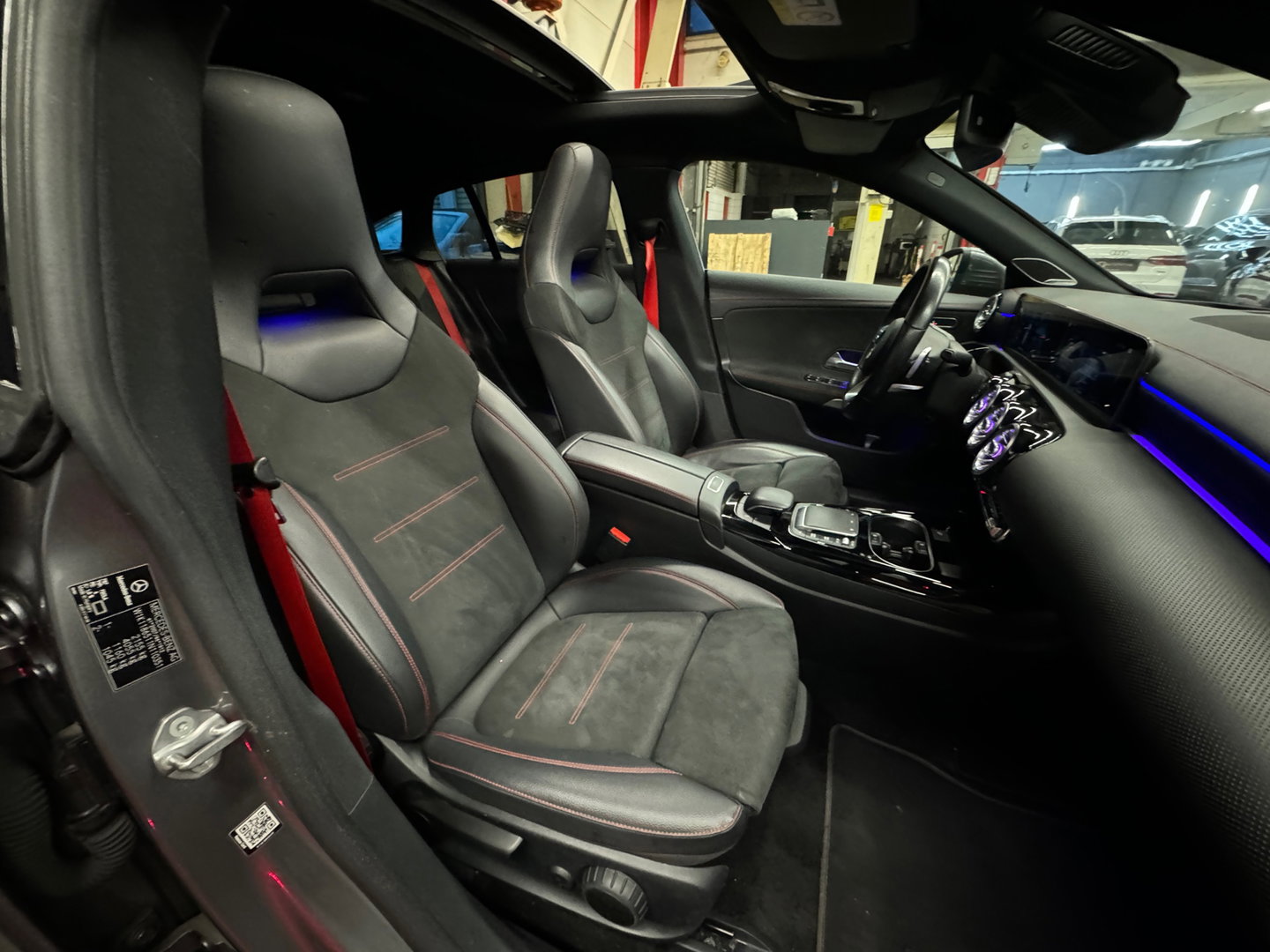 Mercedes-Benz CLA-Klasse Shooting Brake AMG 35 4MATIC Pano