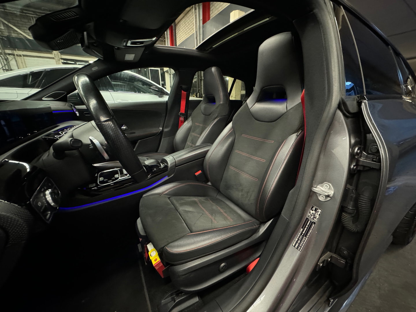 Mercedes-Benz CLA-Klasse Shooting Brake AMG 35 4MATIC Pano