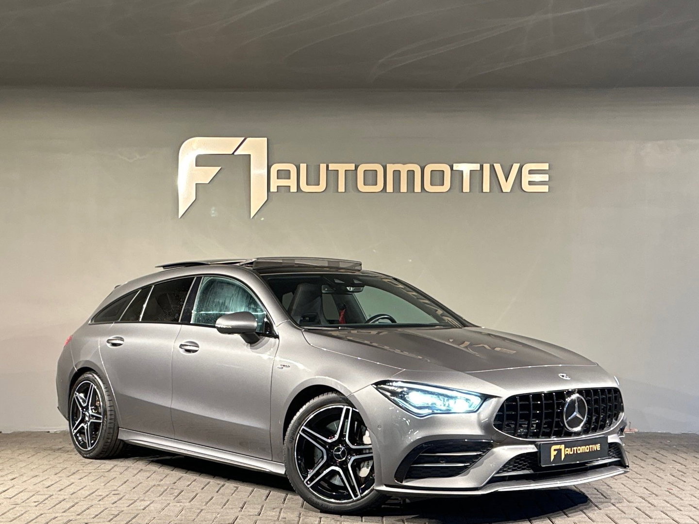 Mercedes-Benz CLA-Klasse Shooting Brake AMG 35 4MATIC Pano