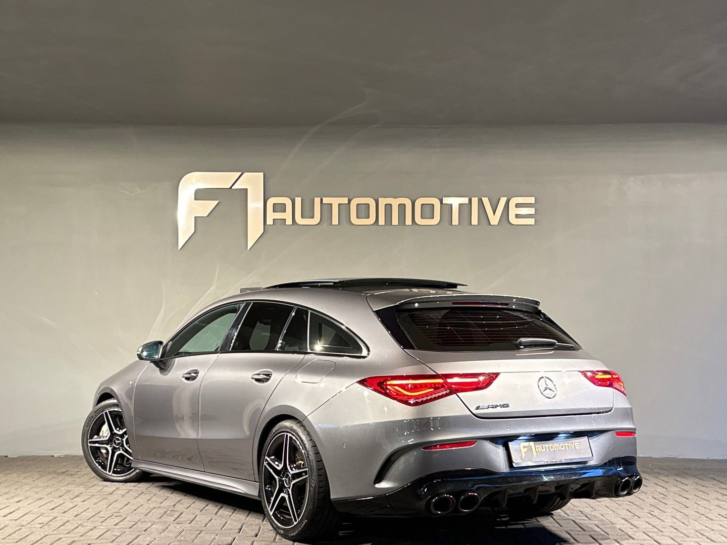 Mercedes-Benz CLA-Klasse Shooting Brake AMG 35 4MATIC Pano