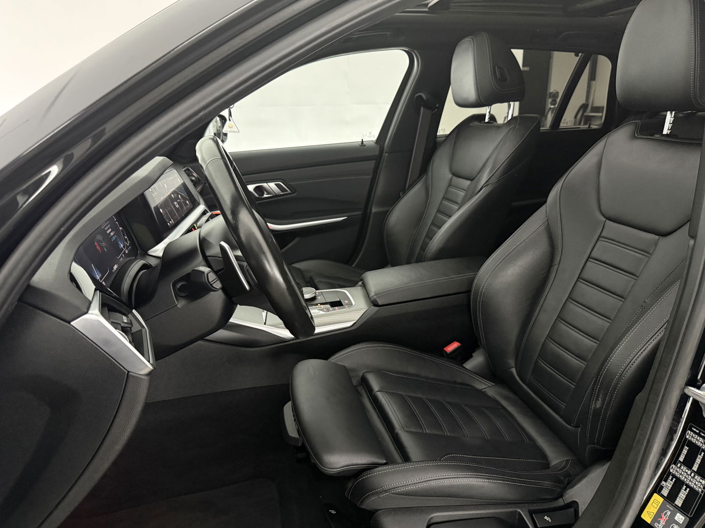 BMW 3-serie 330e High Executive M-Sport | SOH 90% | BMW Laser | Pano | Virtual | Camera | Carplay | HuD | Sfeer | Stoelverw. | Trekh.