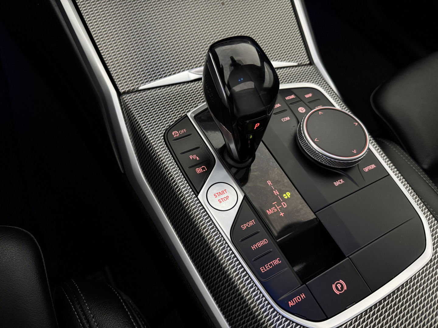 BMW 3-serie 330e High Executive M-Sport | SOH 90% | BMW Laser | Pano | Virtual | Camera | Carplay | HuD | Sfeer | Stoelverw. | Trekh.