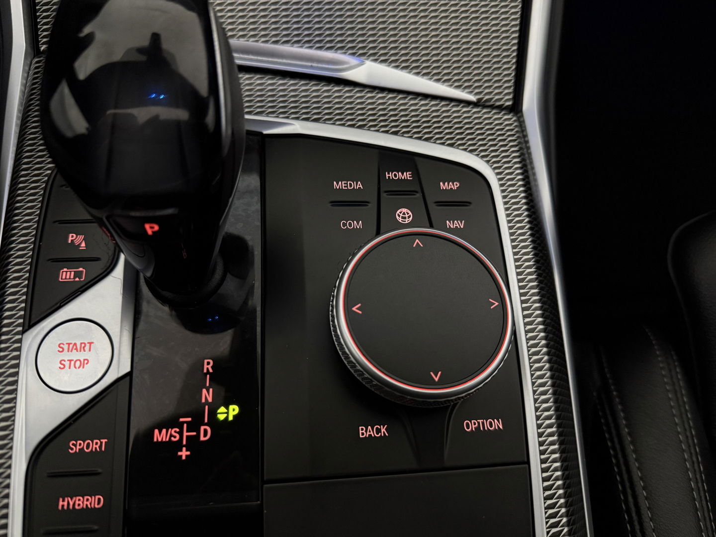 BMW 3-serie 330e High Executive M-Sport | SOH 90% | BMW Laser | Pano | Virtual | Camera | Carplay | HuD | Sfeer | Stoelverw. | Trekh.