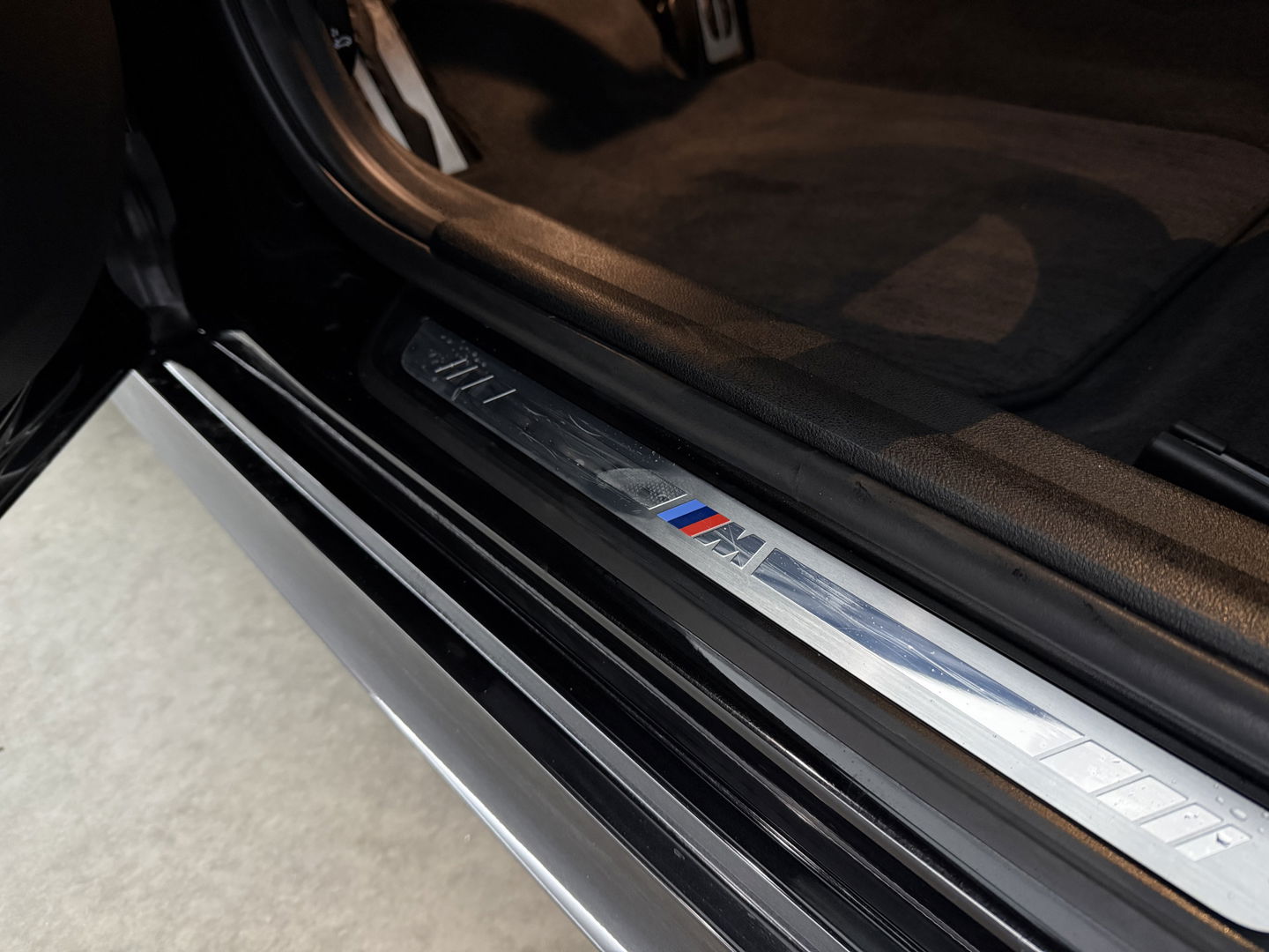 BMW 3-serie 330e High Executive M-Sport | SOH 90% | BMW Laser | Pano | Virtual | Camera | Carplay | HuD | Sfeer | Stoelverw. | Trekh.