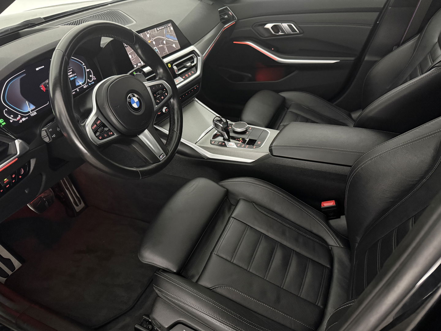 BMW 3-serie 330e High Executive M-Sport | SOH 90% | BMW Laser | Pano | Virtual | Camera | Carplay | HuD | Sfeer | Stoelverw. | Trekh.