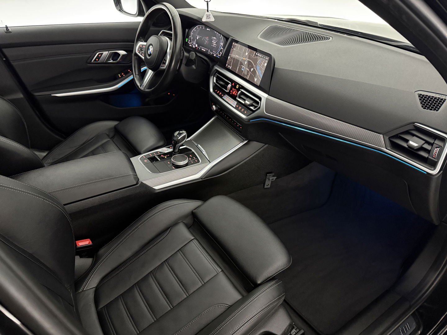 BMW 3-serie 330e High Executive M-Sport | SOH 90% | BMW Laser | Pano | Virtual | Camera | Carplay | HuD | Sfeer | Stoelverw. | Trekh.