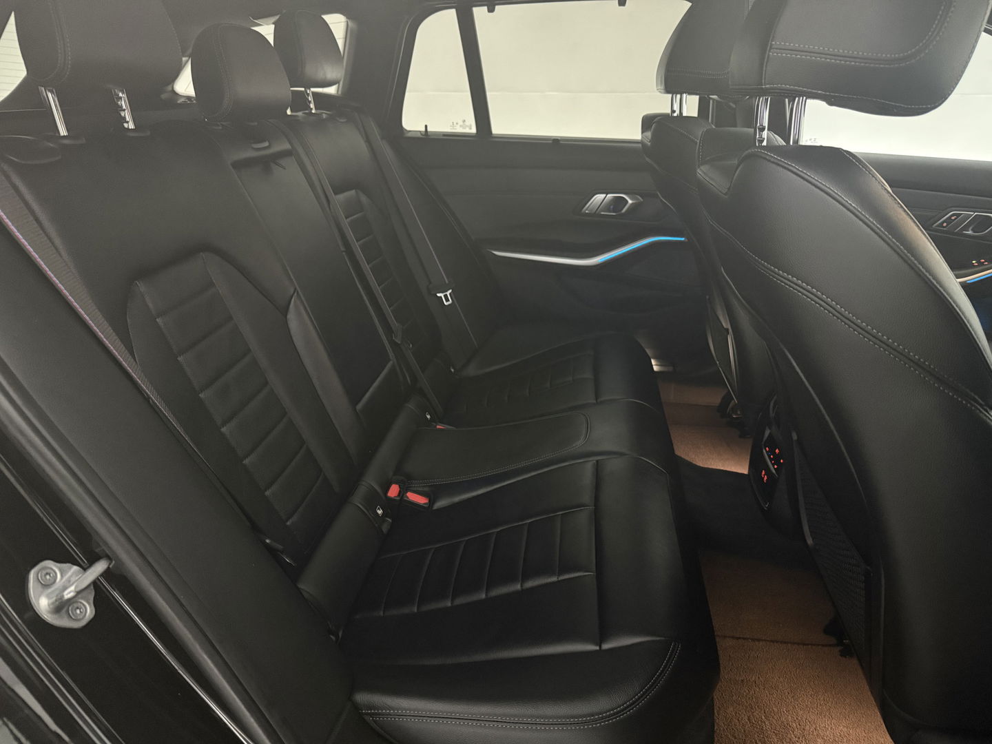 BMW 3-serie 330e High Executive M-Sport | SOH 90% | BMW Laser | Pano | Virtual | Camera | Carplay | HuD | Sfeer | Stoelverw. | Trekh.