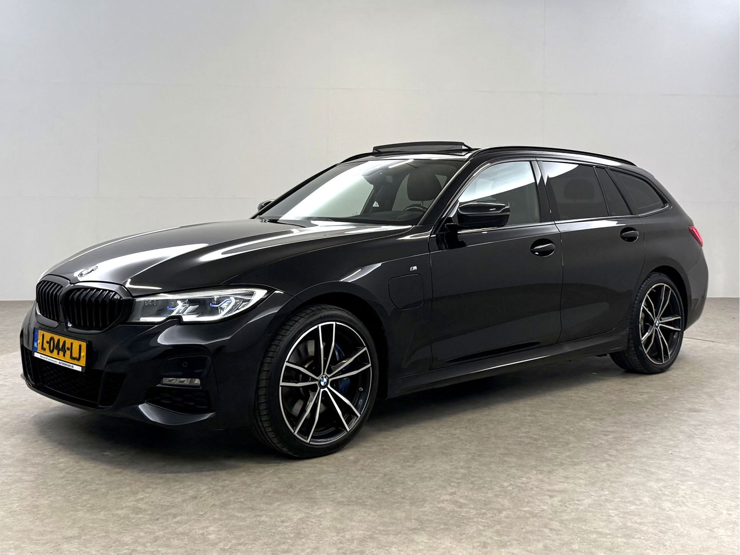 BMW 3-serie 330e High Executive M-Sport | SOH 90% | BMW Laser | Pano | Virtual | Camera | Carplay | HuD | Sfeer | Stoelverw. | Trekh.