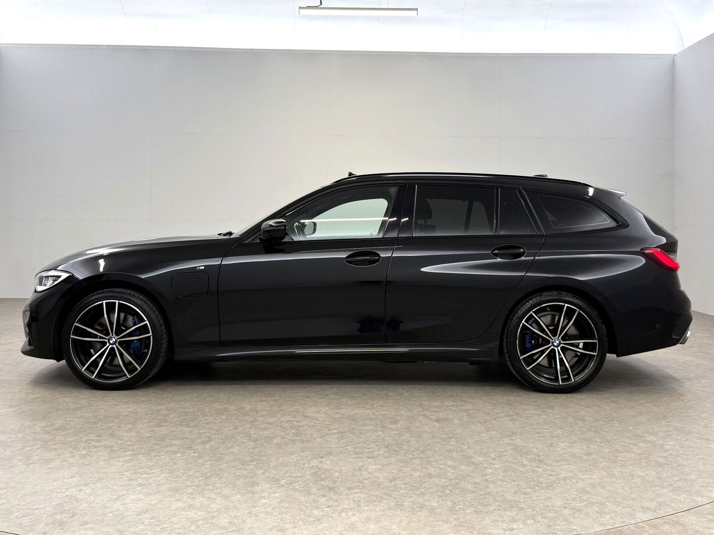 BMW 3-serie 330e High Executive M-Sport | SOH 90% | BMW Laser | Pano | Virtual | Camera | Carplay | HuD | Sfeer | Stoelverw. | Trekh.