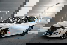 Peugeot 208 - 1.2 PureTech GT Parelmoer Distr. Riem vervangen!