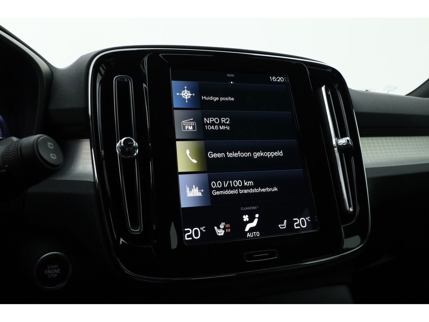 Volvo XC40 1.5 T4 Plug-in hybrid Plus Bright | stoel & stuur verwarming | H&K audio | Elek stoelen & Memory |