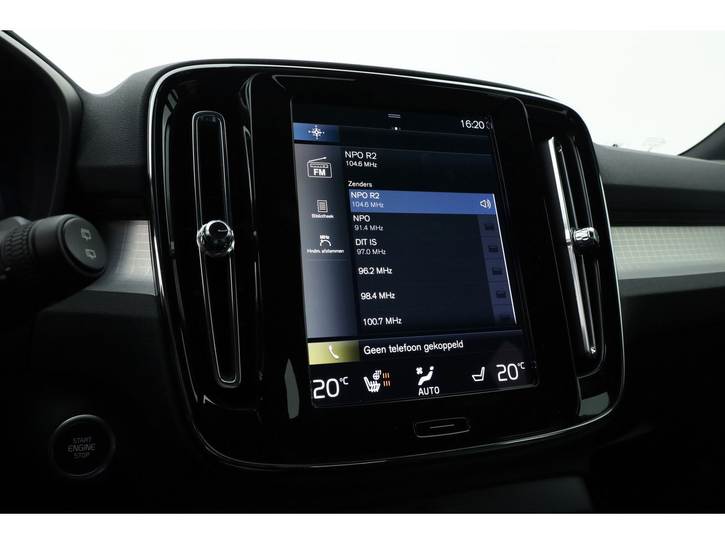 Volvo XC40 1.5 T4 Plug-in hybrid Plus Bright | stoel & stuur verwarming | H&K audio | Elek stoelen & Memory |