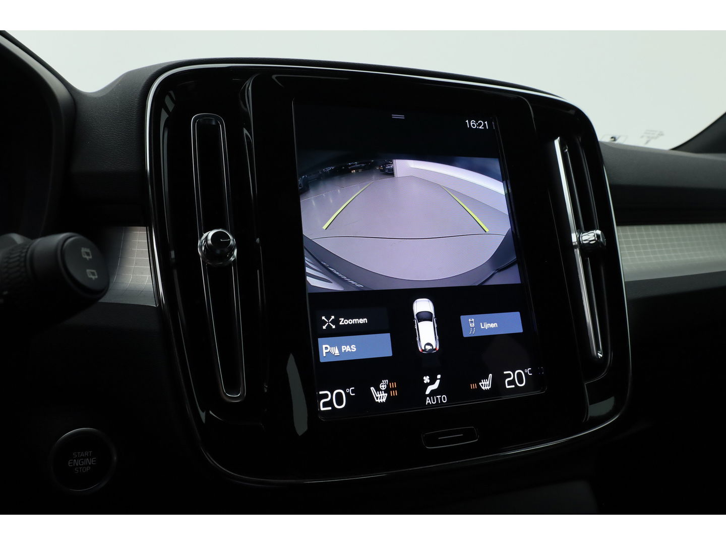 Volvo XC40 1.5 T4 Plug-in hybrid Plus Bright | stoel & stuur verwarming | H&K audio | Elek stoelen & Memory |