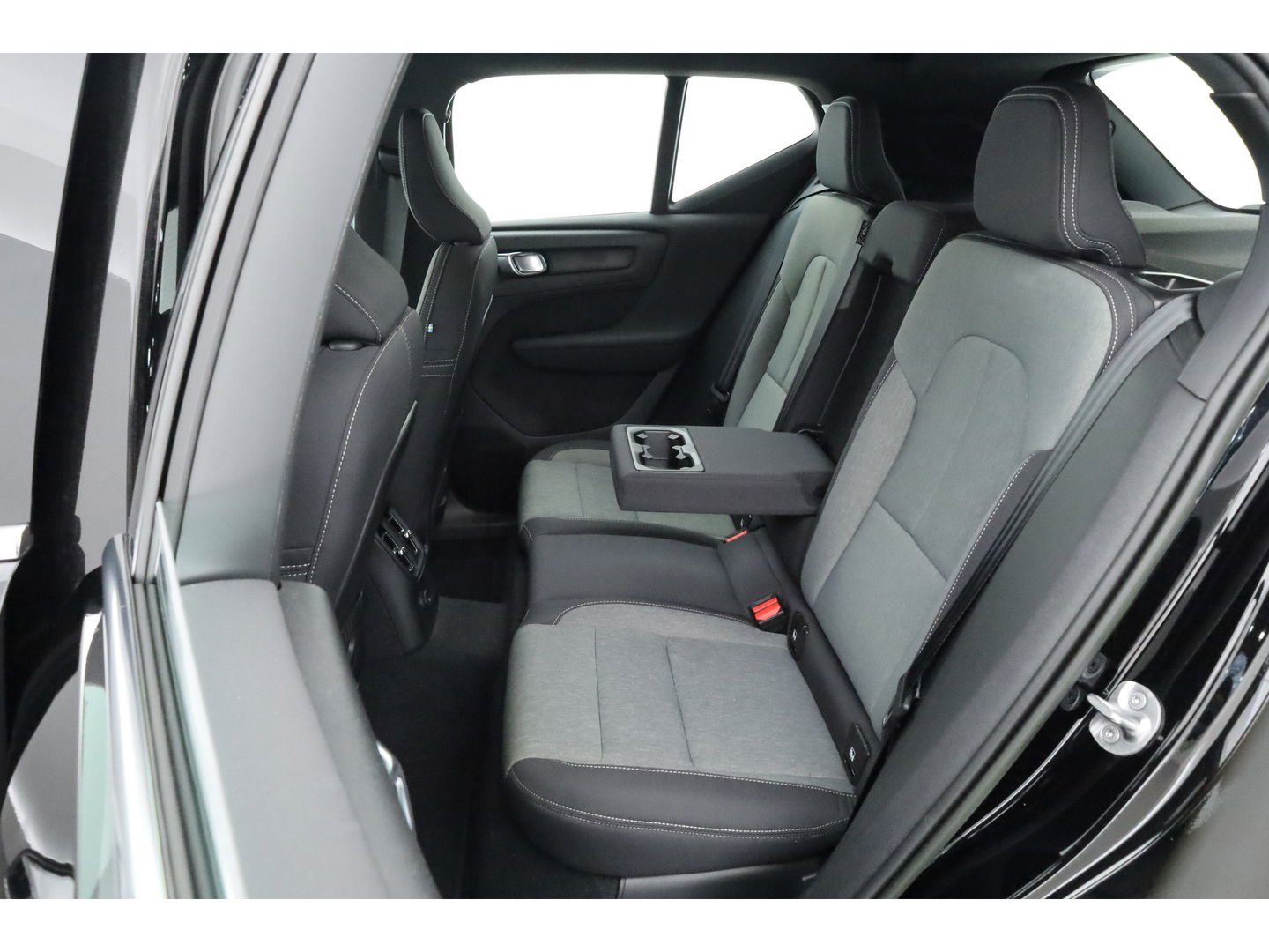 Volvo XC40 1.5 T4 Plug-in hybrid Plus Bright | stoel & stuur verwarming | H&K audio | Elek stoelen & Memory |