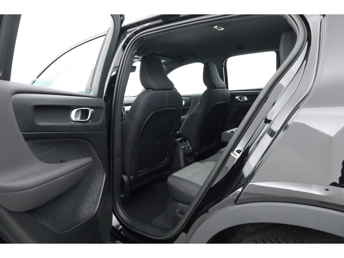 Volvo XC40 1.5 T4 Plug-in hybrid Plus Bright | stoel & stuur verwarming | H&K audio | Elek stoelen & Memory |