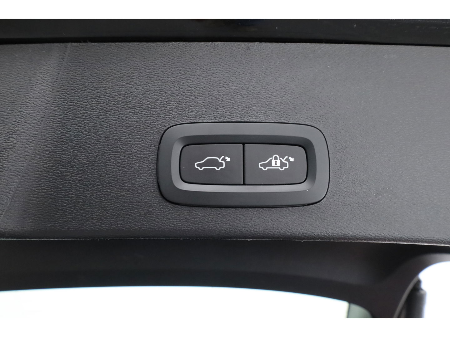 Volvo XC40 1.5 T4 Plug-in hybrid Plus Bright | stoel & stuur verwarming | H&K audio | Elek stoelen & Memory |