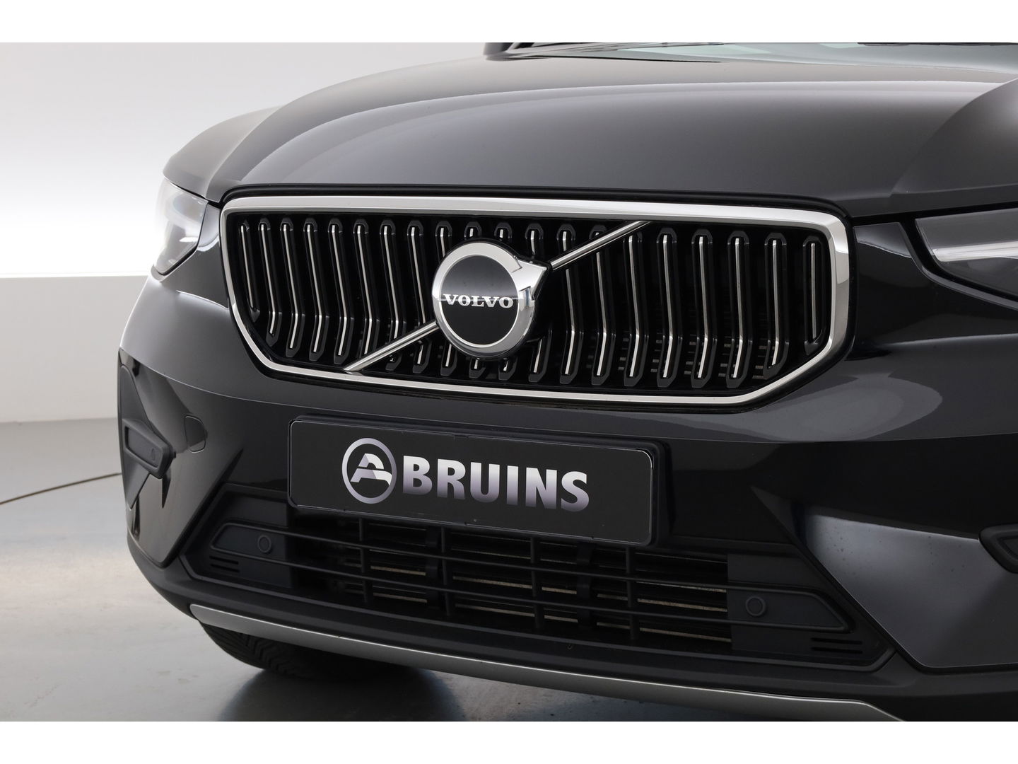 Volvo XC40 1.5 T4 Plug-in hybrid Plus Bright | stoel & stuur verwarming | H&K audio | Elek stoelen & Memory |