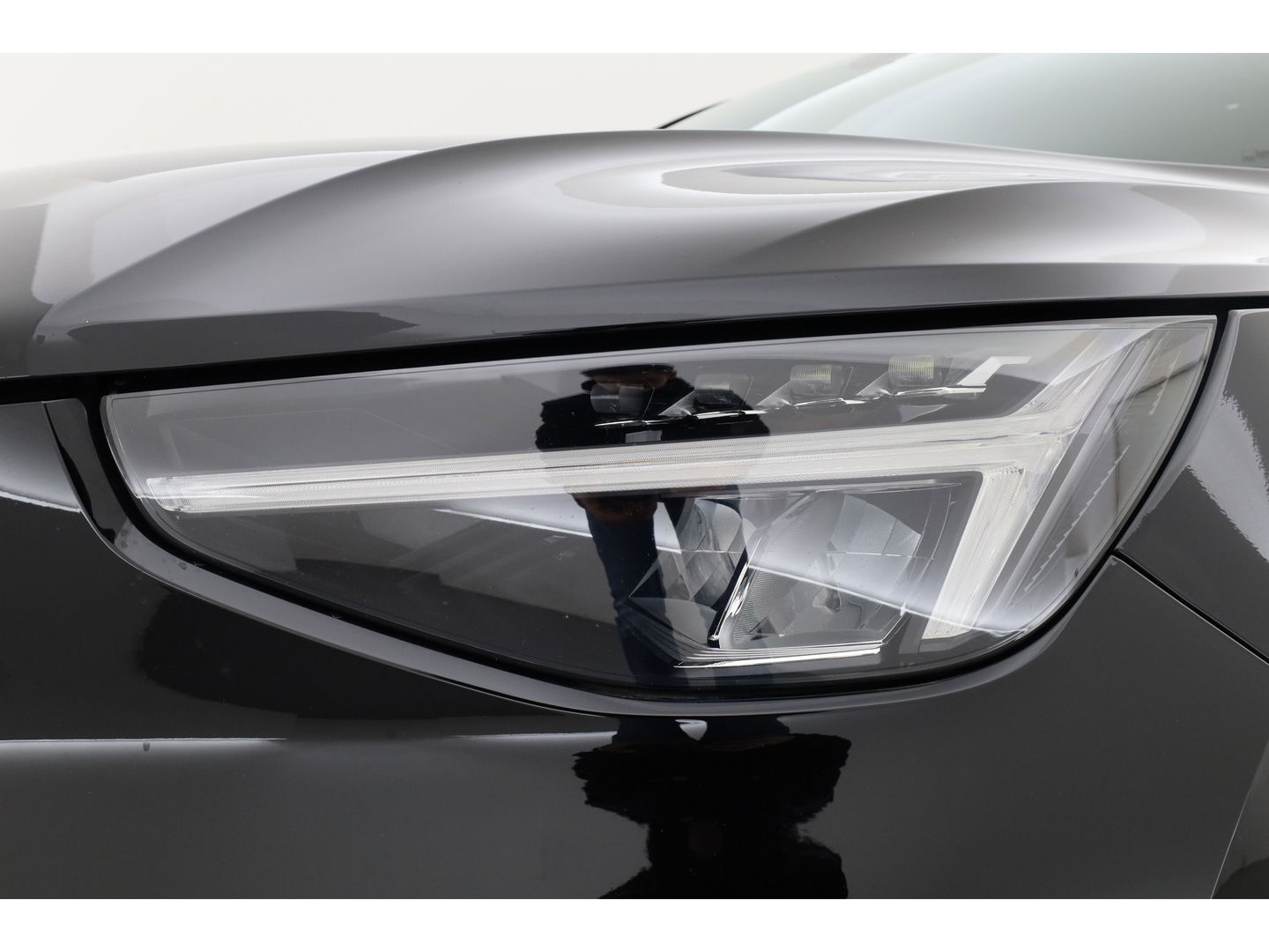 Volvo XC40 1.5 T4 Plug-in hybrid Plus Bright | stoel & stuur verwarming | H&K audio | Elek stoelen & Memory |