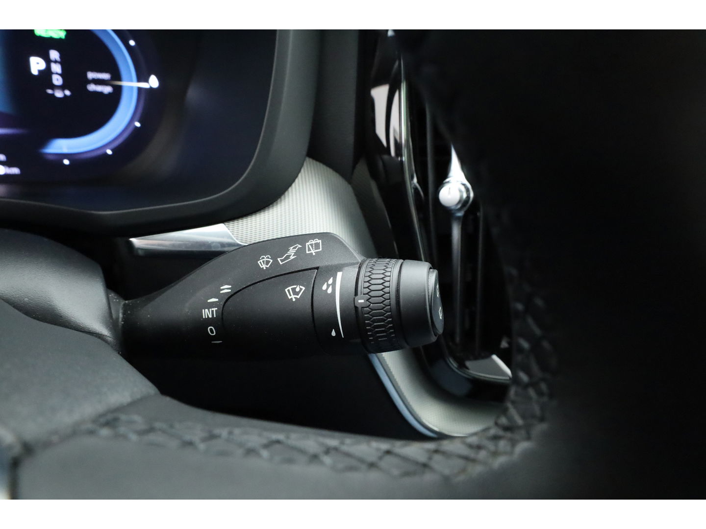 Volvo XC60 2.0 T8 Plug-in hybrid AWD Plus Dark | Luchtvering | ACC | 360 camera | 21 inch | H&K Audio | pano | carplay |