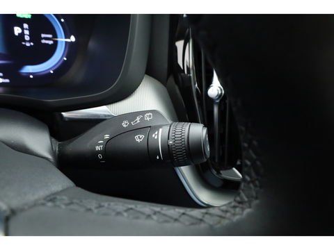 Volvo XC60 2.0 T8 Plug-in hybrid AWD Plus Dark | Luchtvering | ACC | 360 camera | 21 inch | H&K Audio | pano | carplay |