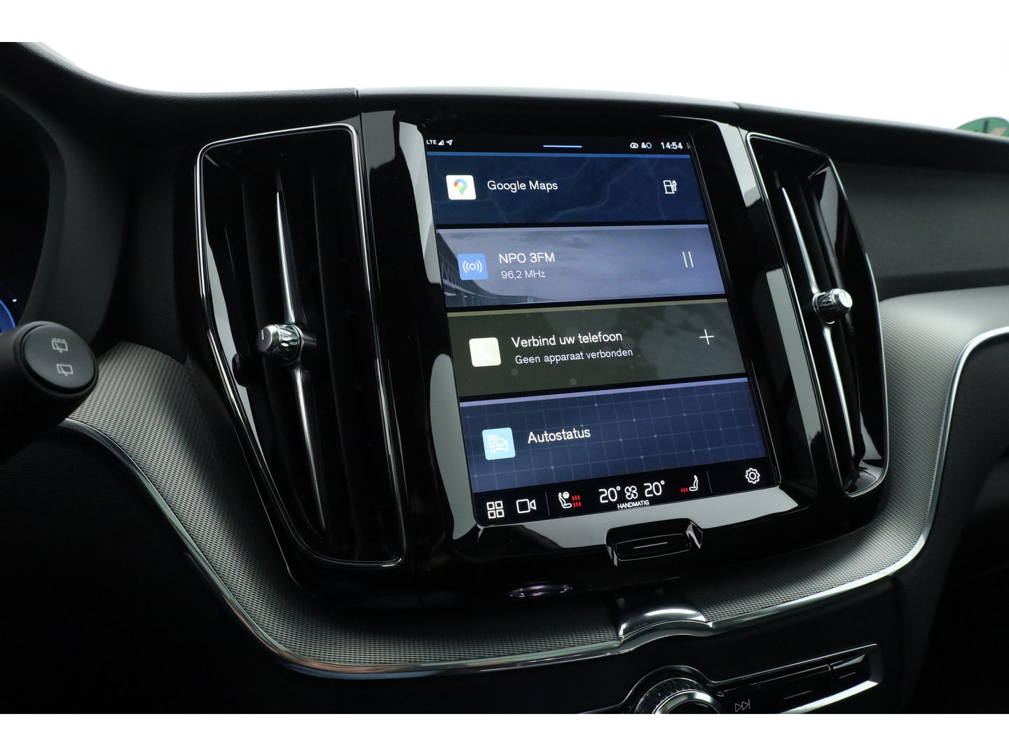 Volvo XC60 2.0 T8 Plug-in hybrid AWD Plus Dark | Luchtvering | ACC | 360 camera | 21 inch | H&K Audio | pano | carplay |