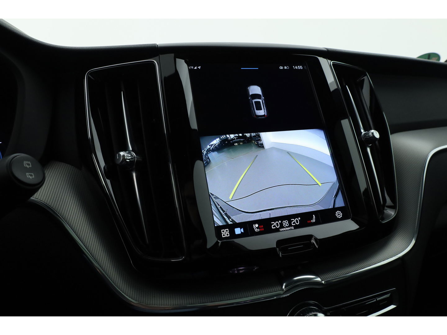 Volvo XC60 2.0 T8 Plug-in hybrid AWD Plus Dark | Luchtvering | ACC | 360 camera | 21 inch | H&K Audio | pano | carplay |