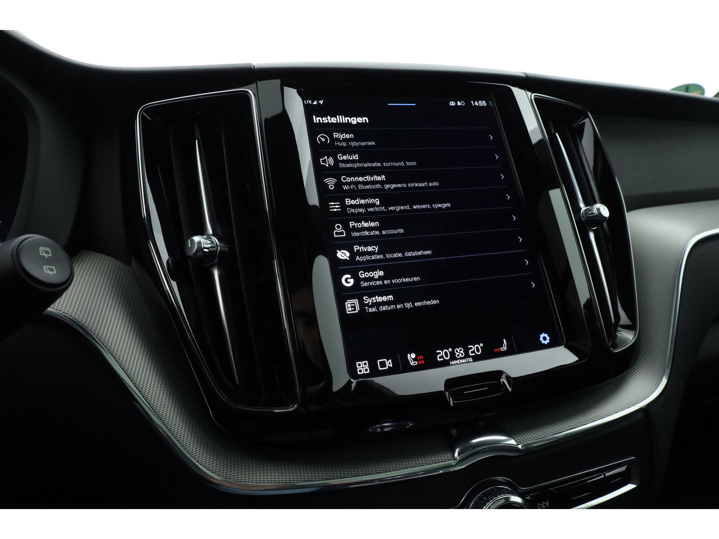 Volvo XC60 2.0 T8 Plug-in hybrid AWD Plus Dark | Luchtvering | ACC | 360 camera | 21 inch | H&K Audio | pano | carplay |