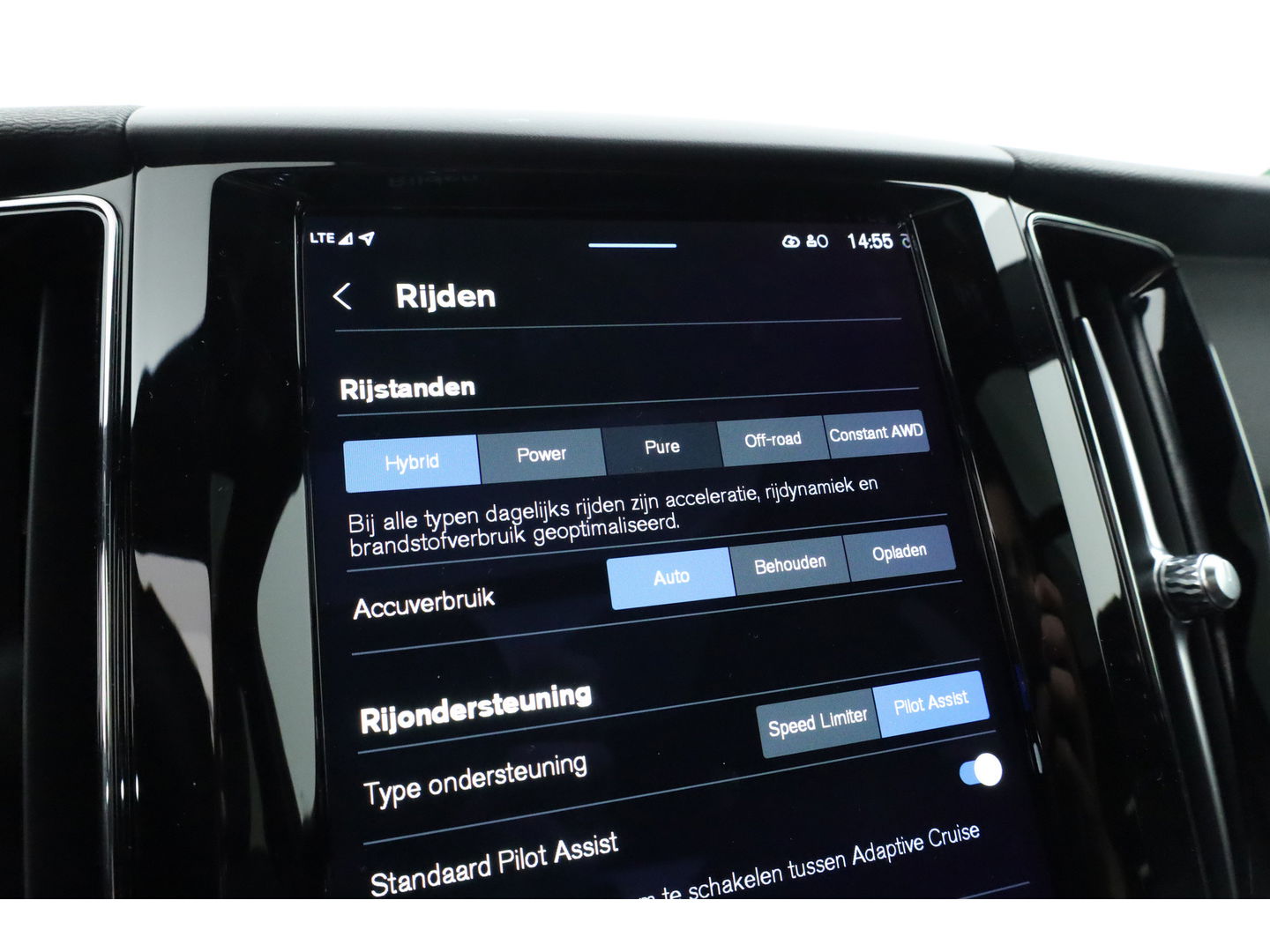 Volvo XC60 2.0 T8 Plug-in hybrid AWD Plus Dark | Luchtvering | ACC | 360 camera | 21 inch | H&K Audio | pano | carplay |